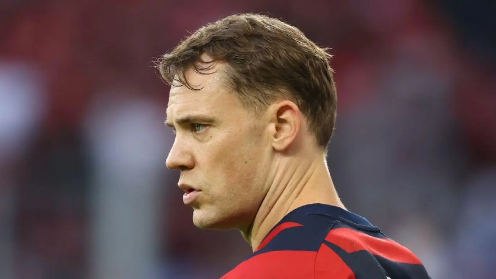 Manuel Neuer wurde bei seinem möglicherweise letzten Auftritt in der Schalker Arena ausgepiffen.  (Foto: Fabian Strauch/dpa)