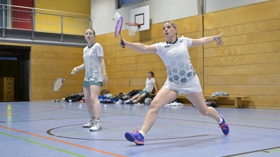 Anja Böhm (links) und Angela Hiller gewannen beide Damendoppel für den TSV Ansbach. (Foto: Martin Rügner)