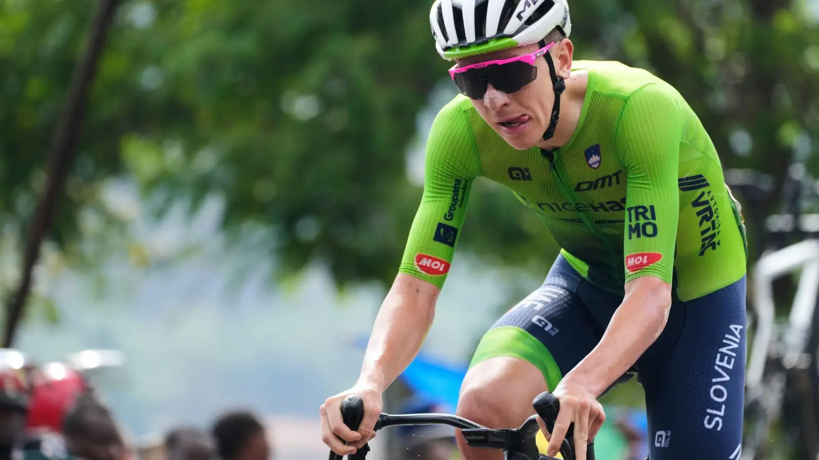 Tadej Pogacar holt sich erneut den WM-Titel. (Foto: Jerome Delay/AP/dpa)