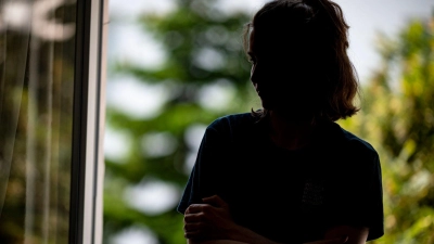 In den Industriestaaten klagt nach einer OECD-Studie eine wachsende Zahl von Menschen über Einsamkeit. (Symbolbild) (Foto: Fabian Sommer/dpa)