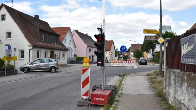 Noch ist die Ortsdurchfahrt Weinberg für den Durchgangsverkehr gesperrt. Nach Abschluss der Kanal- und Wasserleitungsarbeiten wird ab Montag, 3. August die Straße wieder für den Verkehr freigegeben.  (Foto: Werner Wenk)