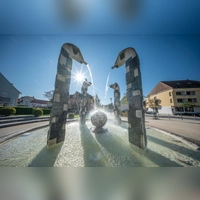 Der Brunnen an der Stadthalle ist ein echter Hingucker. Aber wie kann die Uffenheimer Altstadt noch attraktiver werden? Bürgerinnen und Bürger haben bald wieder die Möglichkeit, Projekte vorzuschlagen. (Foto: Mirko Fryska)