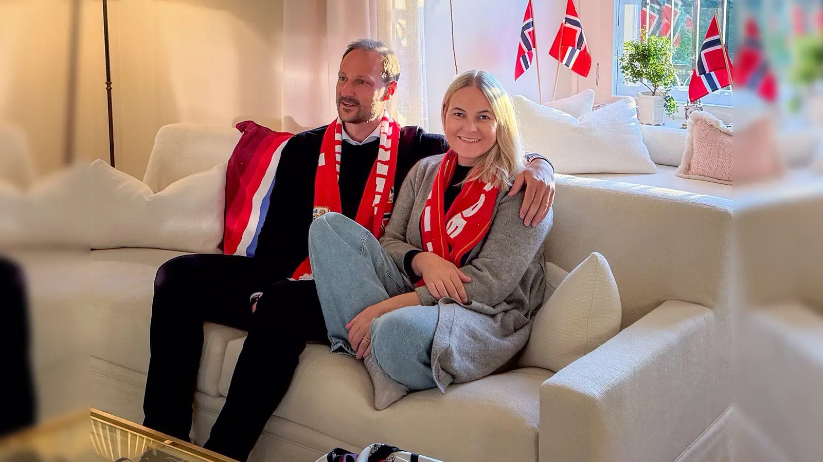 Dieses Bild von Mette-Marit und ihrem Mann, Kronprinz Haakon, postete das Königshaus bei Instagram. (Foto: Handout/The Royal Court/dpa)