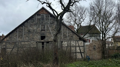 Die 1840 erbaute Scheune soll künftig die Logistik bei Veranstaltungen erleichtern. (Foto: Florian Pöhlmann)