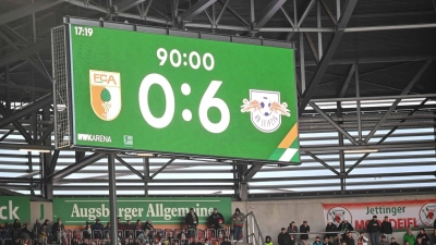 Nach dem 0:6 will der FCA eine Reaktion zeigen. (Foto: Harry Langer/dpa)