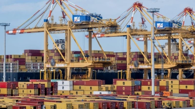 Für die meisten Importe aus der Europäischen Union gilt weiter ein Zoll von bis zu 15 Prozent. (Archivbild) (Foto: Hauke-Christian Dittrich/dpa)