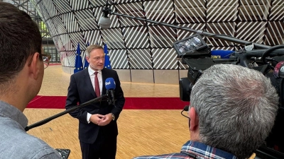 Lindner erwartet eine „durchaus sportliche Debatte“ um mögliche neue EU-Schulden. (Foto: Philip Dulian/dpa)