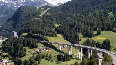 Das Verkehrsaufkommen auf der Brenner-Autobahn ist in den vergangenen Jahren weiter gestiegen. (Archivbild) (Foto: Sven Hoppe/dpa)