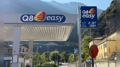 Tankstellen in Italien deckeln freiwillig die Preise.  (Foto: Sabine Dobel/dpa)