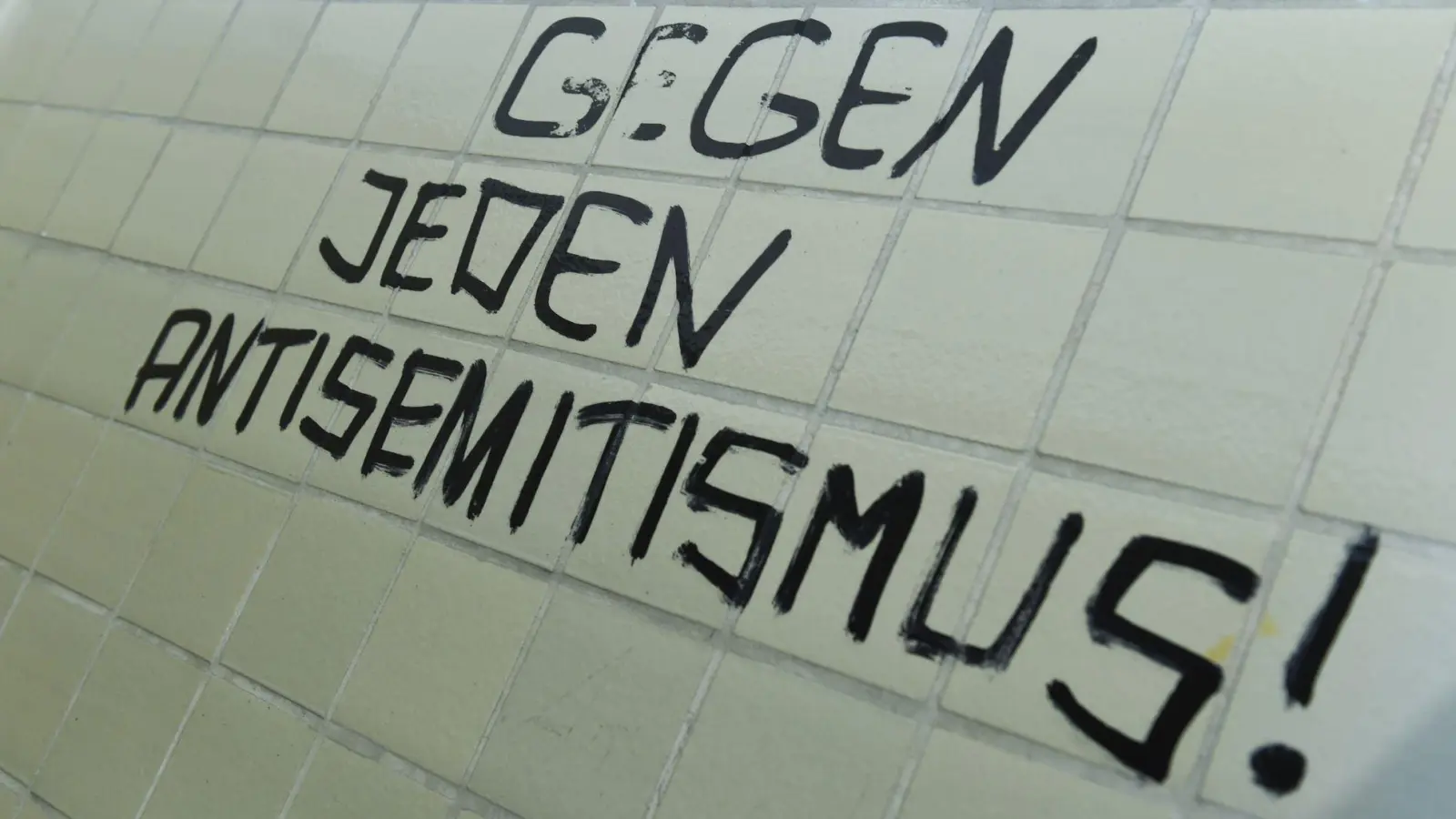 Schüler in Bayern berichten von Antisemitismus. (Symboldbild) (Foto: Arne Dedert/dpa)