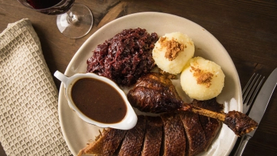 Im Check der „Öko-Test“ schnitten die getesteten Bio-Marken beim Rotkohl mit „sehr gut“ ab. Von den 15 konventionellen Produkten schafften dagegen nur fünf ein „Gut“. (Foto: Christin Klose/dpa-tmn)