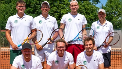 Das erfolgreiche Herrieder Team (stehend, von links): Jonas Schumann, Torsten Schumann, Cornelius Ubl, Claudius Goppelt, (knieend, von links) Thomas Schmidt, Markus Maurer und Leon Bschorer. (Foto: Jürgen Bernhard)