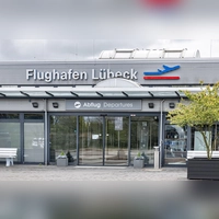 Der Flughafen Lübeck verliert nach nur sechs Wochen seine Verbindung nach München. (Archivbild) (Foto: Markus Scholz/dpa)