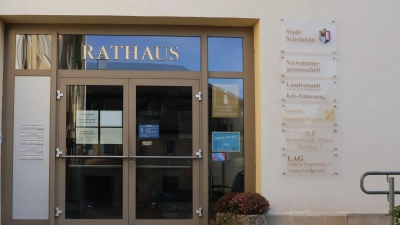 Für die Zulassungsstellen des Landkreises – die Scheinfelder ist im dortigen Rathaus untergebracht – versichert die Kreisbehörde, dass sie alle erhalten bleiben, aber im Betriebsablauf wird sich etwas ändern. (Foto: Andreas Reum)