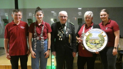Ein Hoch auf die letztjährigen Gewinner des Königsschießens. (Foto: SV Hohe Tanne Steinbach a.d.H.)