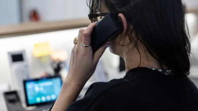 Die allermeisten Frauen verdienen in Partnerschaften weniger als der Mann (Archivbild) (Foto: Hannes P Albert/dpa)