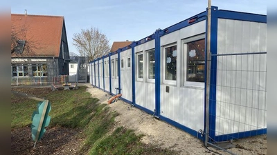 Soll nur eine Übergangslösung sein: Die Containeranlage im Kindergarten in Burk. (Foto: Lisa-Maria Liebling)