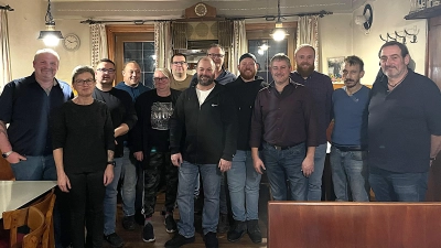 Diese Kandidatinnen und Kandidaten treten in Wettringen an. Matthias Rößler (Vierter von rechts) wurde als Bürgermeisterkandidat nominiert. (Foto: Cedric Sterner)