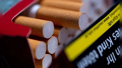 Die Tabaksteuer war in den vergangenen Jahren regelmäßig gestiegen - nun diskutiert die Politik, wie es weitergehen soll. (Symbolbild) (Foto: Sven Hoppe/dpa)