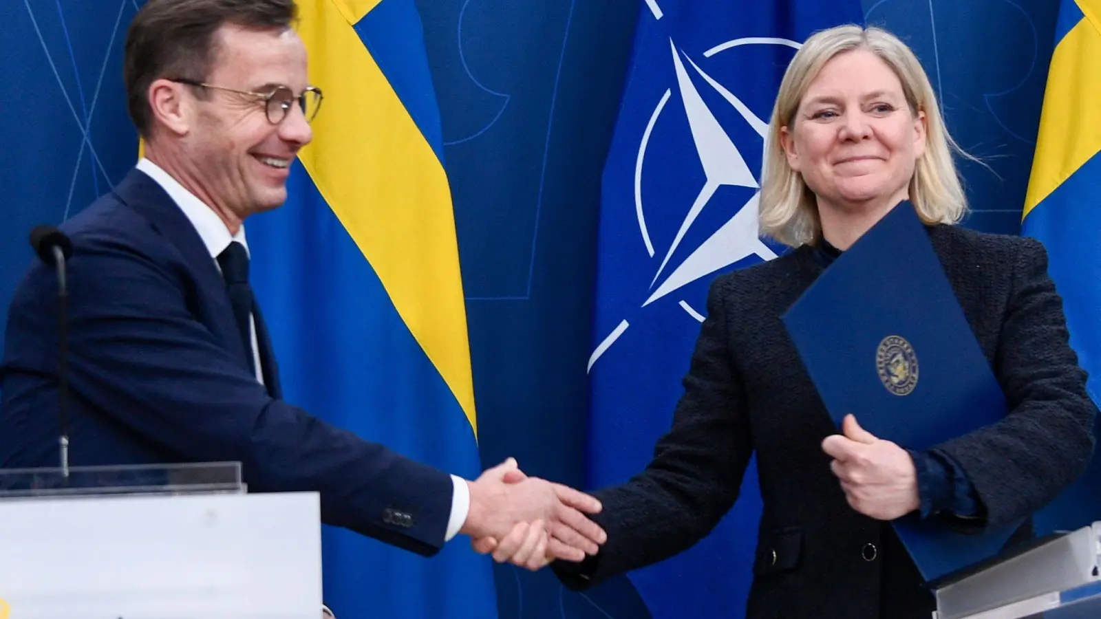 Die Sozialdemokratin Magdalena Andersson und der konservative schwedische Regierungschef Ulf Kristersson. (Archivbild) (Foto: Lars Schröder/TT/TT News Agency/AP/dpa)
