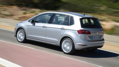 Ein Golf ist ein Golf ist ein Golf? Der Golf Sportsvan hat als kleiner Van auf den ersten Blick recht wenig Ähnlichkeit mit dem klassischen Golf.  (Foto: Volkswagen AG/dpa-tmn)