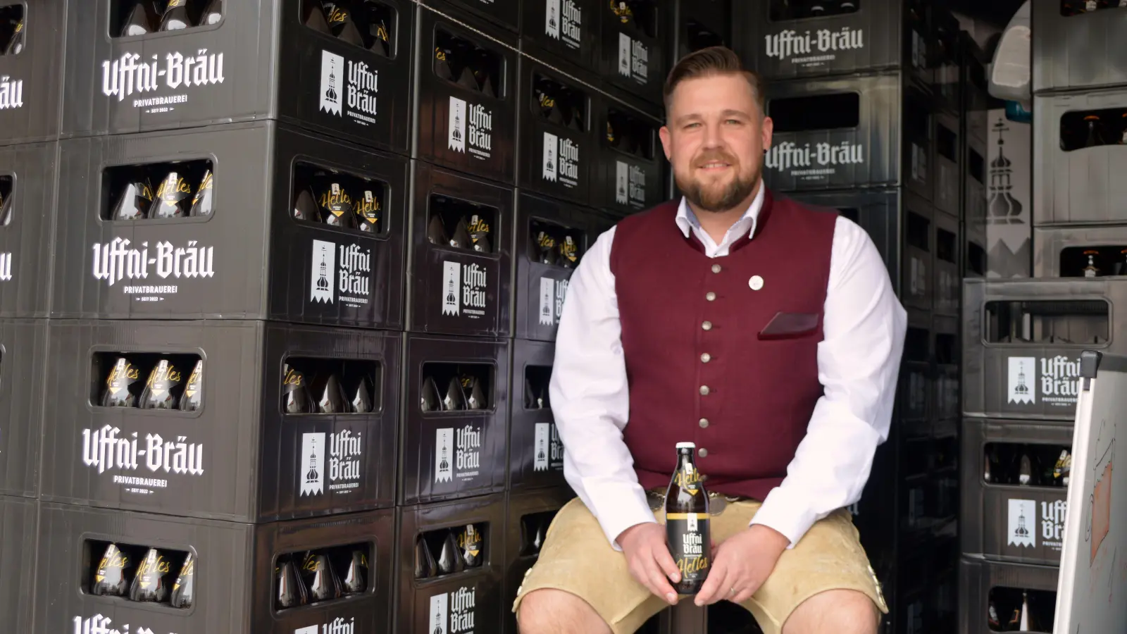 Das Lager ist voll: Christian Konyen freut sich auf die Termine, an denen das Helle erstmals verkostet werden kann. (Foto: Johannes Zimmermann)