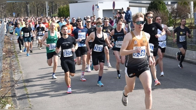 Der Favorit liegt schon kurz nach dem Start vorn: Brian Weisheit gewann die 10-Kilometer-Distanz. (Foto: Jörg Behrendt)