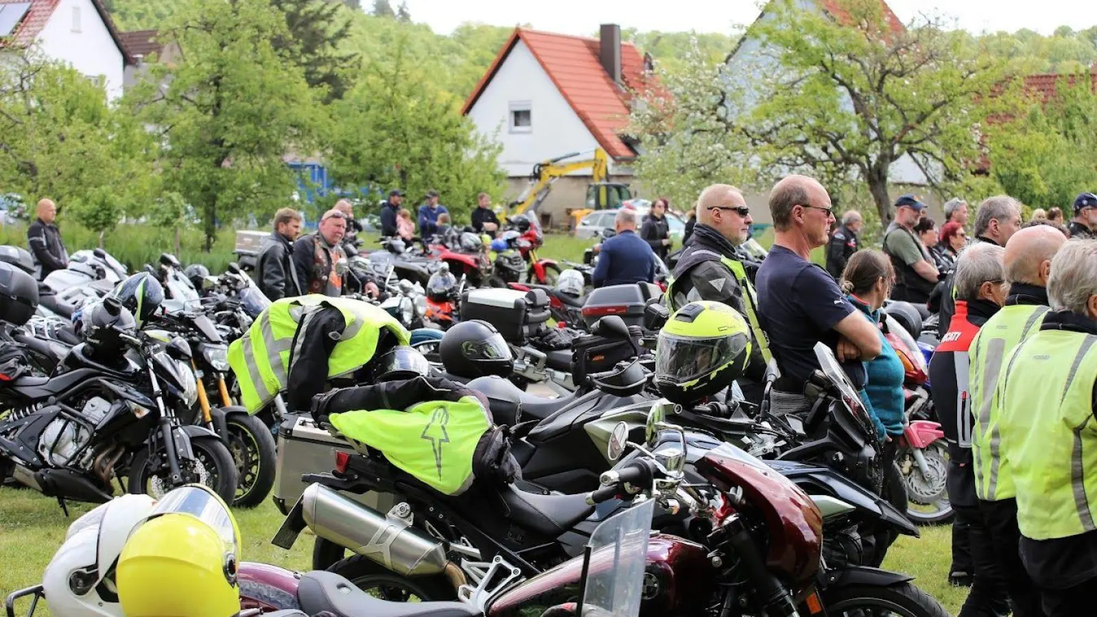 Der Klostergarten verwandelte sich in ein Zweirad-Paradies. (Foto: F. Lippert)