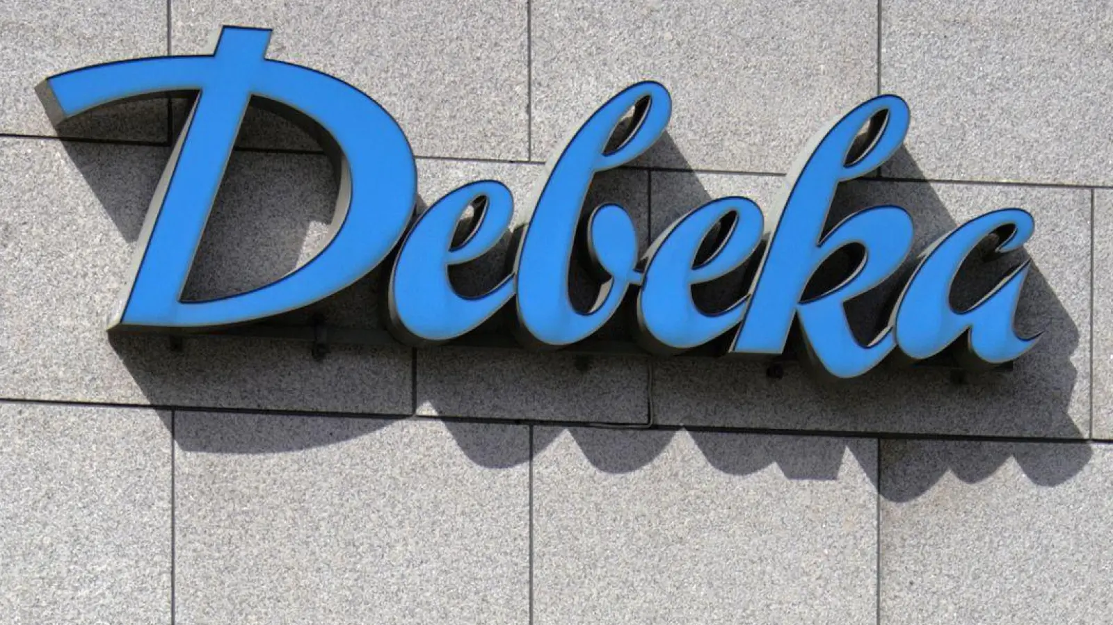 Vorzeitige Kündigungen von Lebens- und Rentenversicherungen können hohe Stornokosten verursachen: Die Debeka steht wegen intransparenter Abzüge in der Kritik. (Foto: picture alliance / dpa)