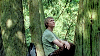 Enzo Brumm als Student Hannes in einer Szene des Films. (Foto: -/Pandora Film/dpa)