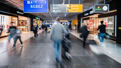 Brauchen Urlauber bei einer Flugreise für einen Zwischenstopp eine Einreisegenehmigung für dieses Land, muss ein Online-Portal Kunden im Buchungsprozess darauf hinweisen. (Foto: Andreas Arnold/dpa/dpa-tmn)