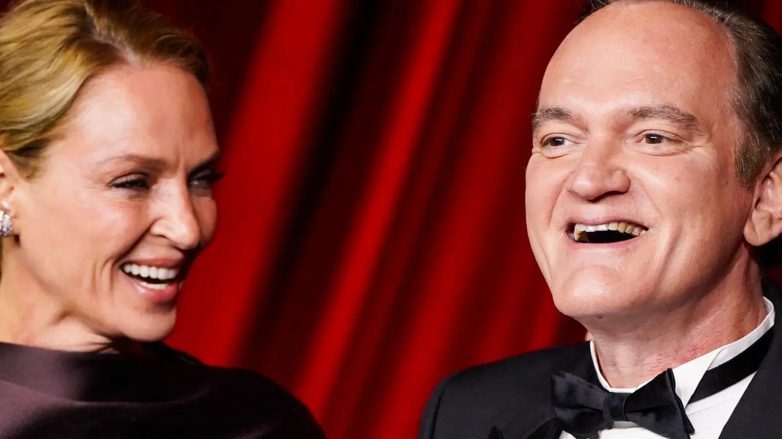 Uma Thurman und Quentin Tarantino im Jahr 2024. (Archivbild) (Foto: Jordan Strauss/Invision/AP/dpa)