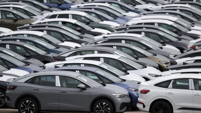 Vor allem neue Elektroautos werden derzeit viel verkauft - Grund dürfte eine Prämie des Bundes sein. (Symbolbild) (Foto: Hendrik Schmidt/dpa)