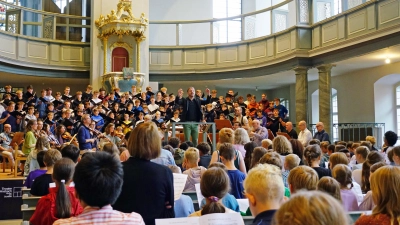 Gab sein erstes Partnerschulkonzert: der Windsbacher Knabenchores unter der Leitung von Ludwig Böhme in der Ansbacher Gumbertuskirche. (Foto: Elke Walter)