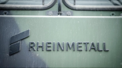 Ein Rheinmetall-Logo an einem Bundeswehr-Fahrzeug im Jahr 2024. (Foto: Kay Nietfeld/dpa)