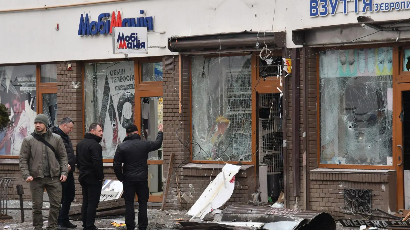 Die Explosionen ereigneten sich kurz nach Mitternacht. (Foto: Mykola Tys/AP/dpa)