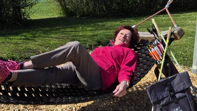 Wenn im Mai ihre Amtszeit als Bürgermeisterin zu Ende ist, hat Gabriele Hofacker wieder etwas mehr Zeit für sich. Die kann sie ab und an auch in der Hängematte verbringen. (Foto: Margit Schwandt)