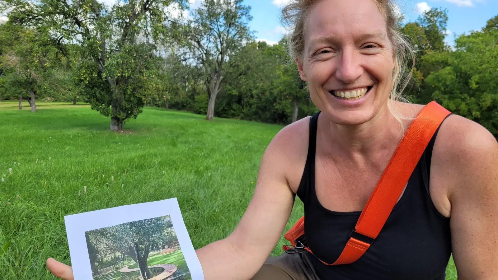 Heidi Wolfsgruber ist Pfarrerin und Erwachsenenbildnerin. Sie betreut und koordiniert das Projekt zur Gestaltung einer Sitz-Skulptur, die im Burgbernheimer Gründlein entstehen soll. (Foto: Nina Daebel)