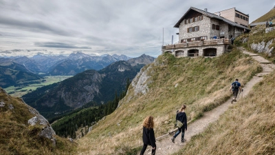 Die Bad Kissinger Hütte des Deutschen Alpenvereins. Der DAV bewirtschaftet rund 200 Hütten. (Archivbild) (Foto: Nicolas Armer/dpa)