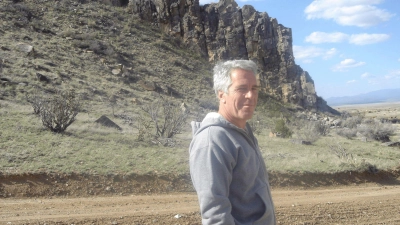 Jeffrey Epstein steht im Zentrum eines Skandals, der weite Kreise nicht nur in die US-amerikanische Politik und High Society zieht. (Foto: Uncredited/U.S. Department of Justice/AP/dpa)