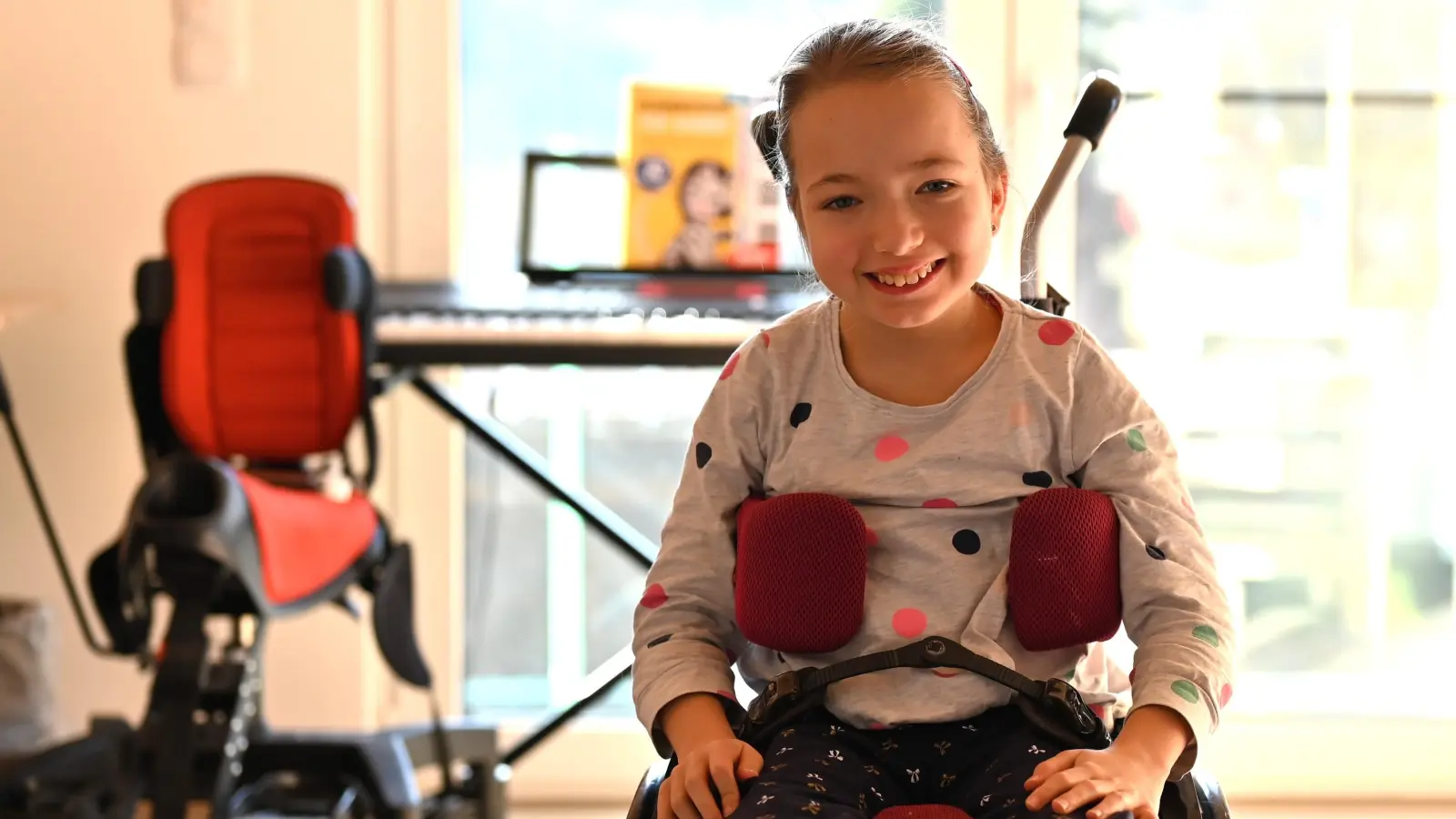 Die Zehnjährige hat in ihrem neuen Zimmer viel Licht und ganz neue Aussichten.  (Foto: Manfred Blendinger)