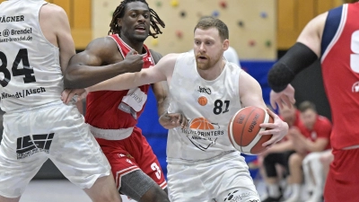 Christian Bittel (rechts) gegen den besten Bamberger Punktesammler Latevi Epiphane Lawson. (Foto: Martin Rügner)