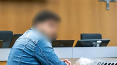 Der Mann wollte seine dreijährige Tochter in der gemeinsamen Wohnung vergiften. . (Archivbild) (Foto: Armin Weigel/dpa)