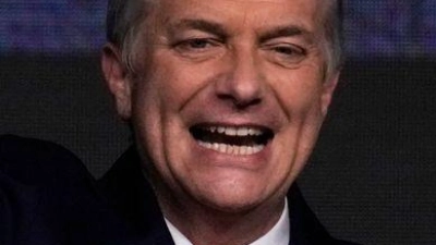 Rechtspolitiker Kast zieht als Favorit in die Stichwahl ein.  (Foto: Esteban Felix/AP/dpa)