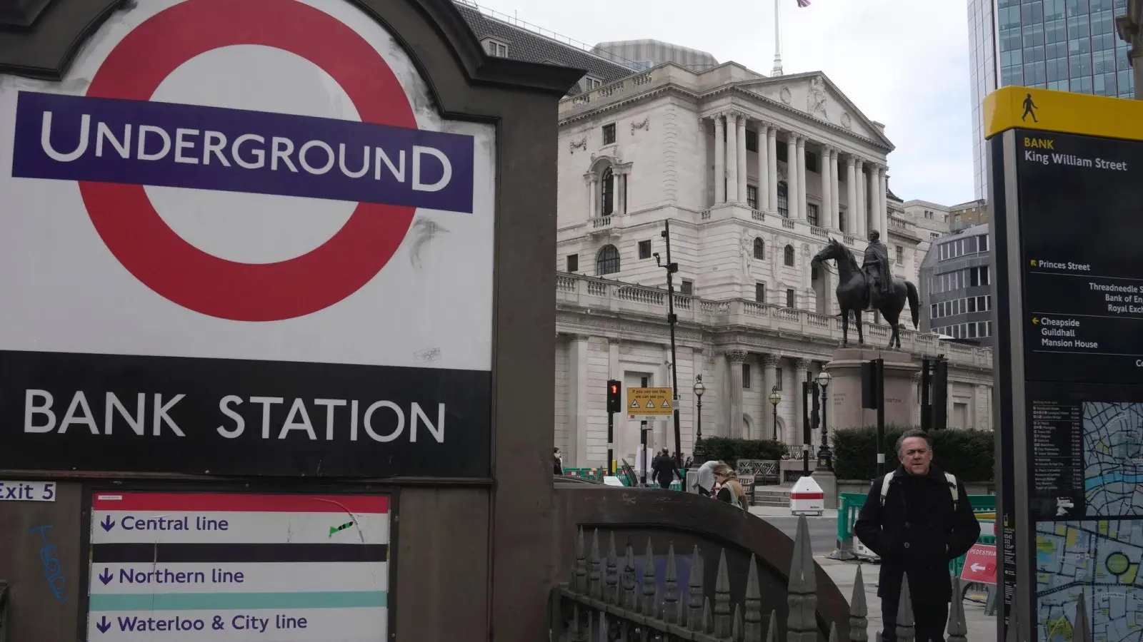 Die Bank of England im Finanzviertel von London. (Foto: Kin Cheung/AP/dpa)