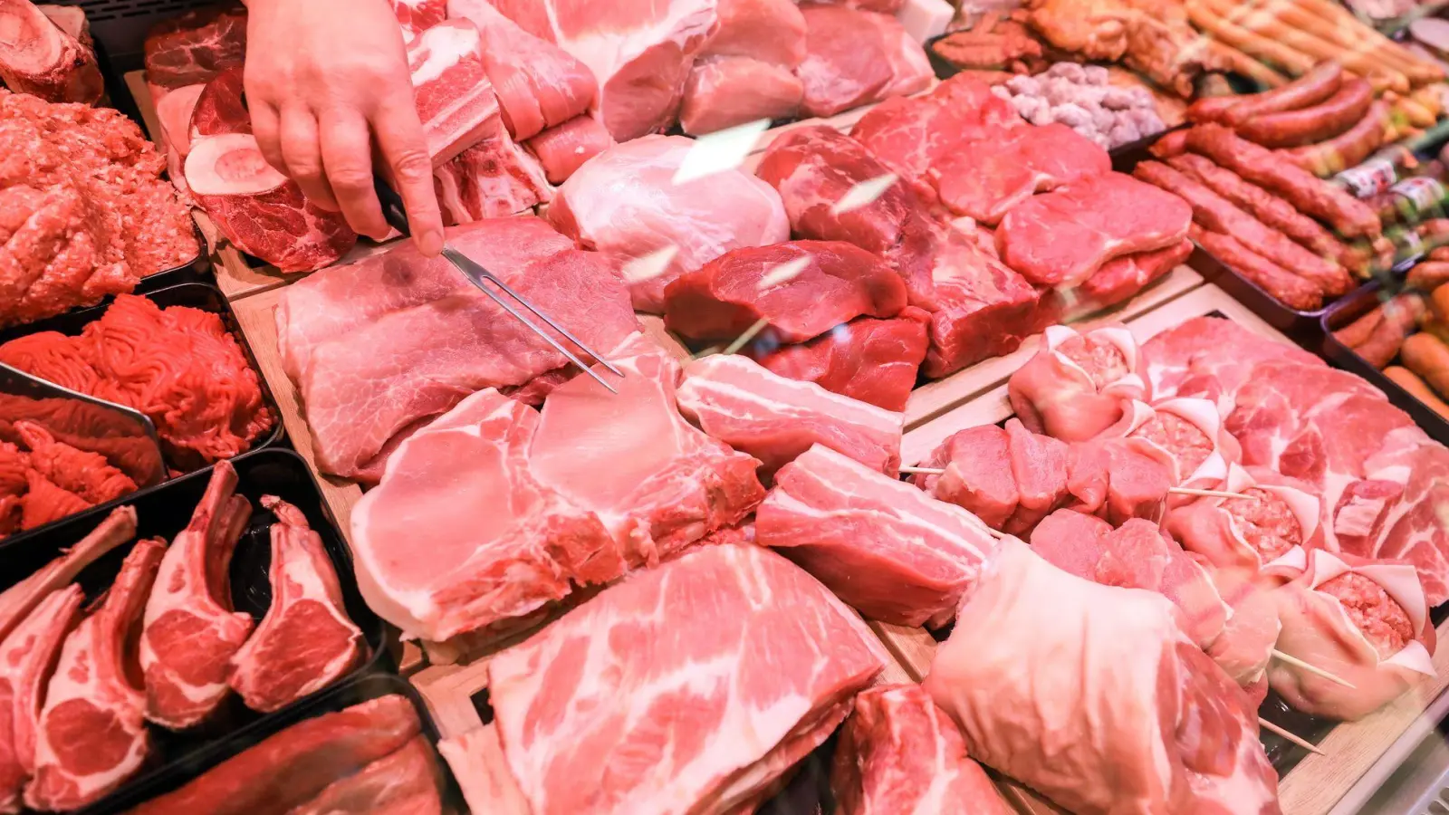 In den vergangenen Jahren wurde in Deutschland immer weniger Fleisch produziert. (Archivbild) (Foto: Jan Woitas/dpa-Zentralbild/dpa)