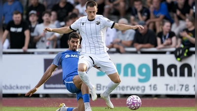 Erstes Tor im Pokal: Denis Pfaffenrot (vorne) spielt nun für den SV Sandhausen. (Foto: Oliver Zimmermann)