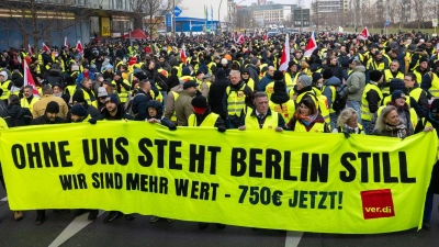 Mit Kundgebungen und Warnstreiks erhöht die Gewerkschaft den Druck auf die Arbeitgeber. (Archivbild) (Foto: Soeren Stache/dpa)