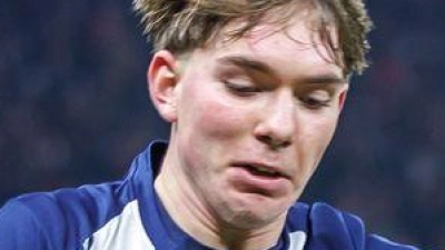 Kennet Eichhorn (r.) hat bei Hertha BSC mehrere Rekorde aufgestellt. (Archivbild) (Foto: Andreas Gora/dpa)