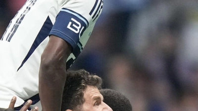 Das 2:0 erzielte Thomas Müller (rechts) per Elfmeter. (Foto: DARRYL DYCK/The Canadian Press/AP/dpa)